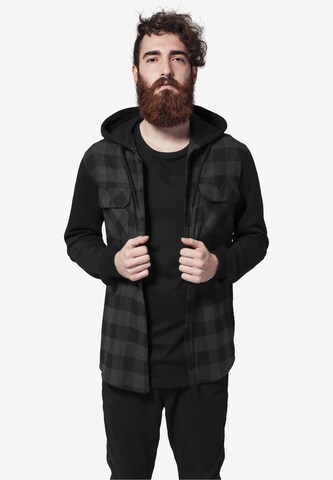 Coupe regular Chemise Urban Classics en noir : devant