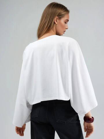 Busem - Blusa em branco