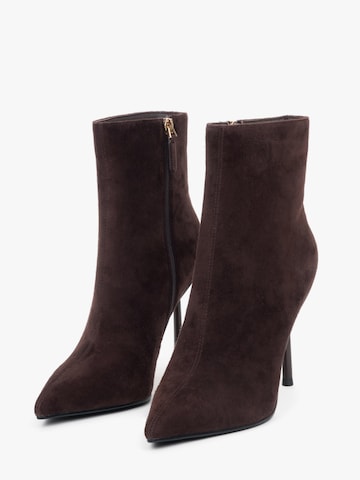 Estro Ankle Boots in Braun