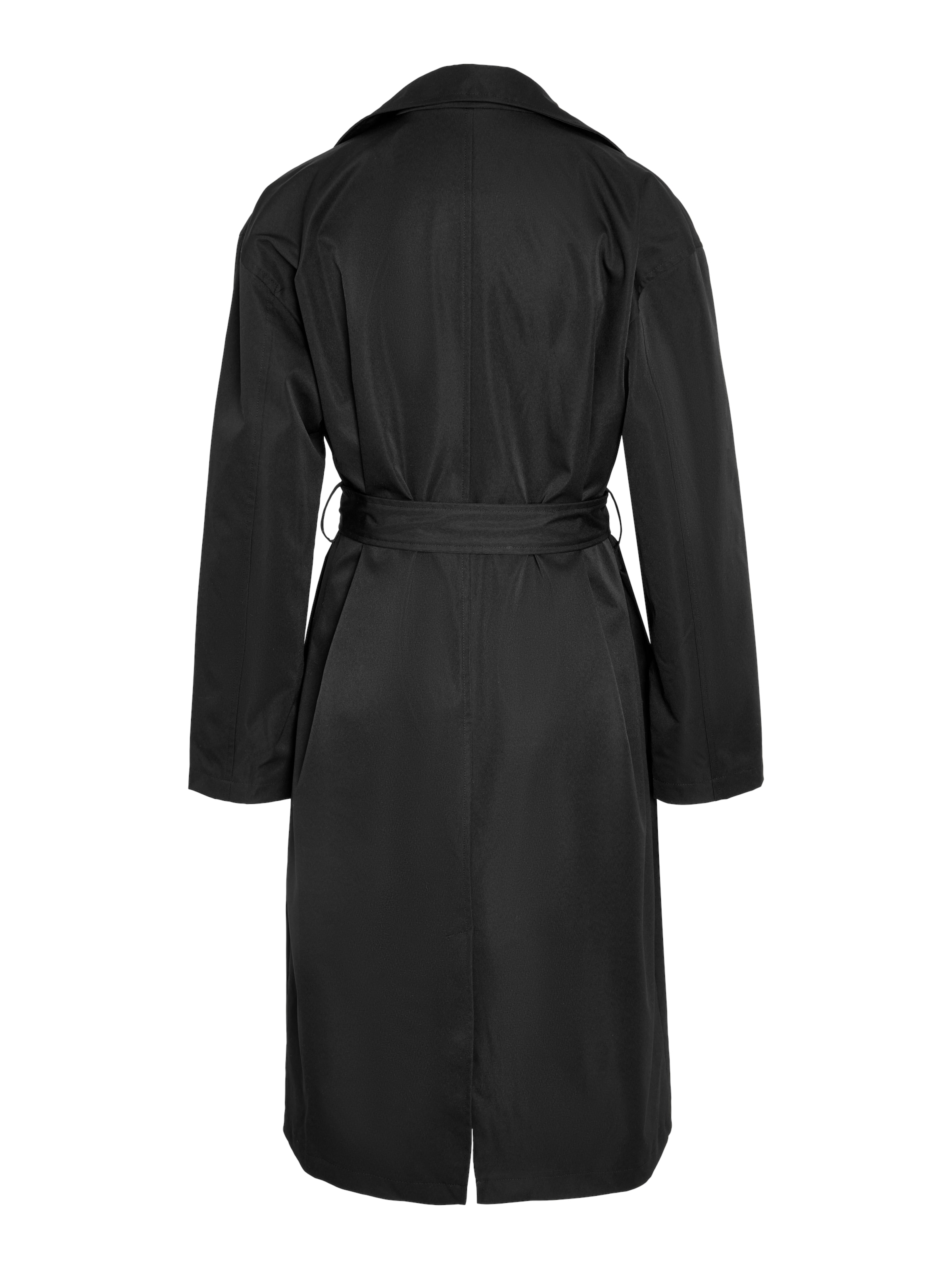 Noisy may Between-Seasons Coat 'Manya' in Black