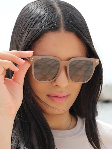 Surf Monkey Sunglasses in Brown