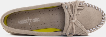 Minnetonka Mokassin 'Kilty plus' in Beige