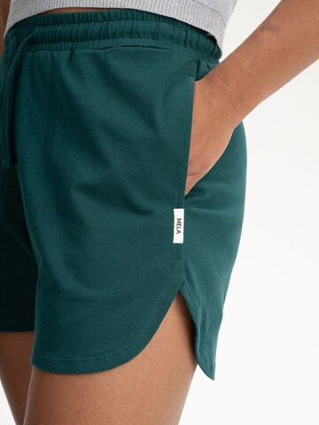Regular Pantalon 'Sunyata' MELA en vert