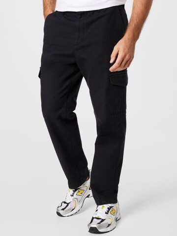 Club Monaco Regular Cargo Pants in Black: front