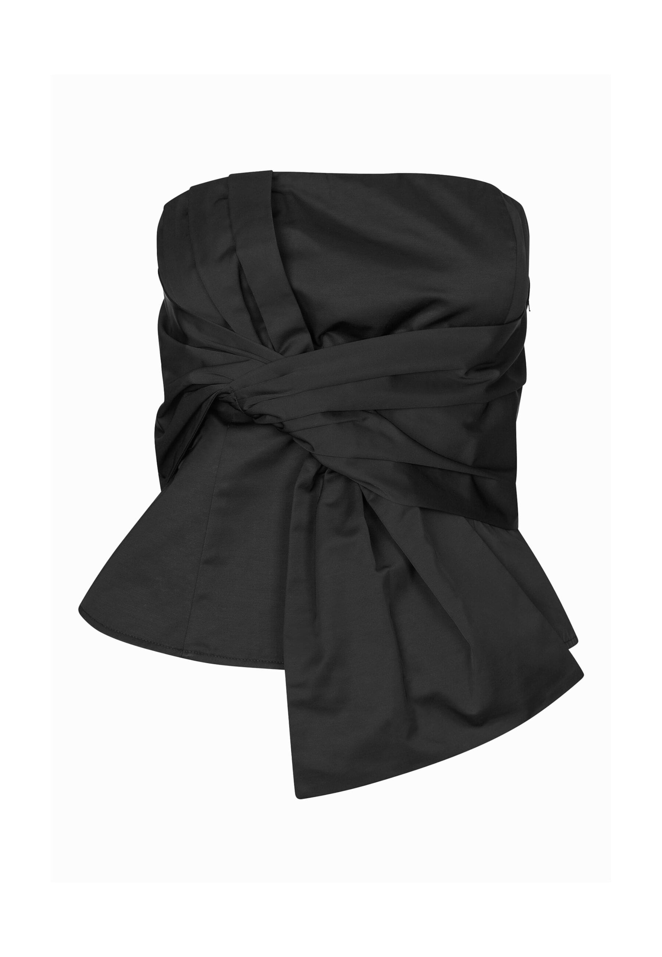 SECOND FEMALE Top in Black: front