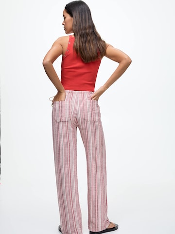 Loosefit Pantalon Pull&Bear en rouge