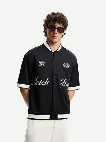 Comfort fit Camicia di Bershka in nero: frontale