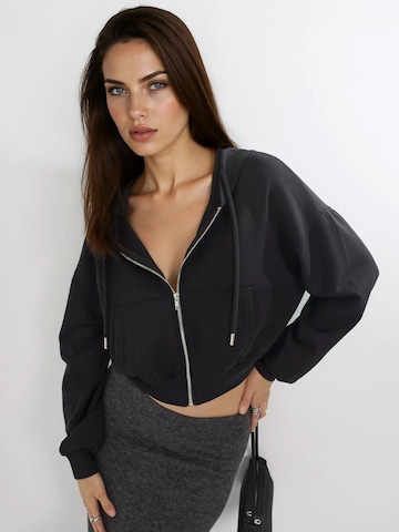 Giacca di felpa di Busem in nero: frontale