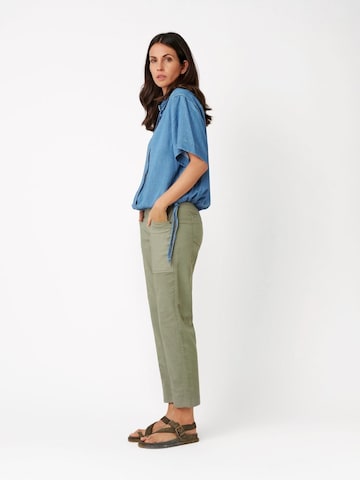 TONI Tapered Pleat-Front Pants 'Sue' in Green