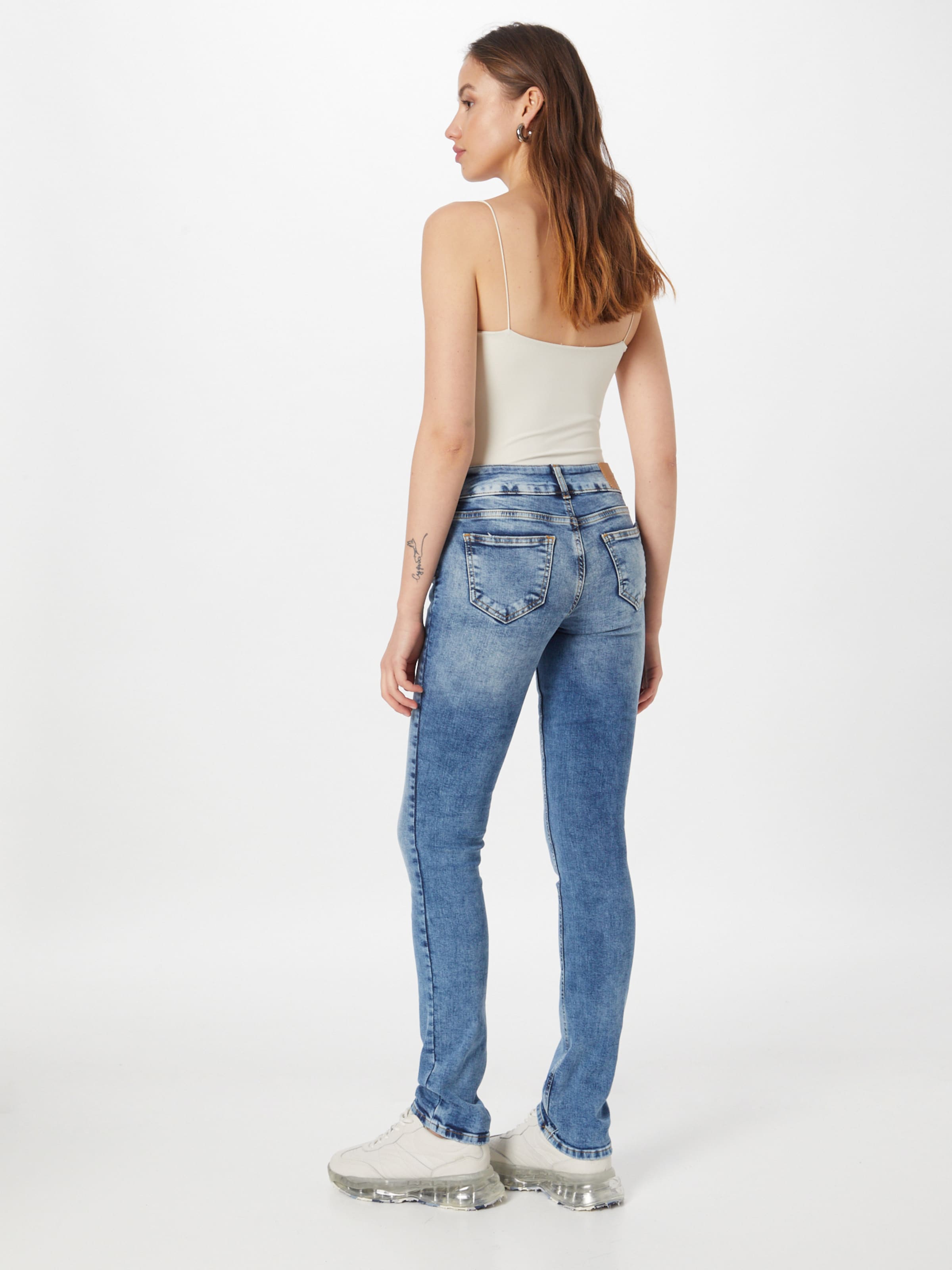 Frauen Jeans VERO MODA Jeans in Blau - XL96587