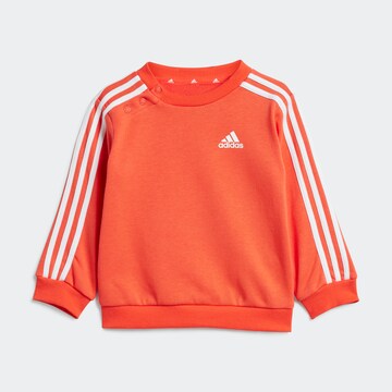 Survêtement 'Essentials' ADIDAS SPORTSWEAR en rouge