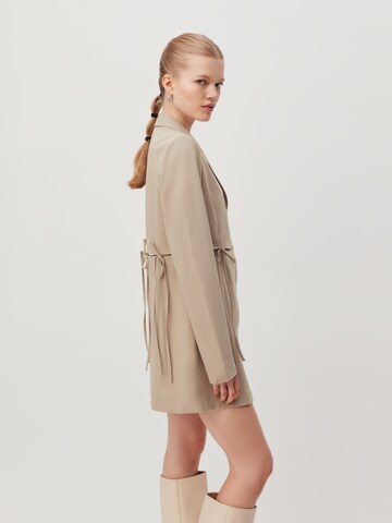 Robe-chemise 'Caro' LeGer by Lena Gercke en marron : sur le côté