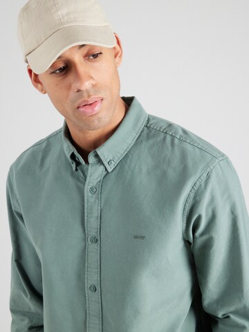 LEVI'S ® - Ajuste regular Camisa 'Authentic' en verde