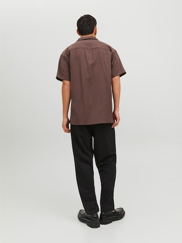ruda JACK & JONES Standartinis modelis Marškiniai 'Jude'