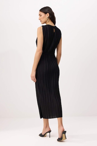 Trendyol Kleid in Schwarz