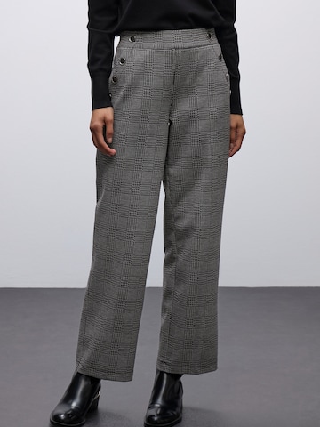 STREET ONE Loosefit Broek in Zwart: voorkant