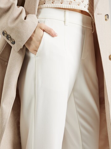 OBJECT - Slimfit Pantalón plisado 'Lisa' en blanco