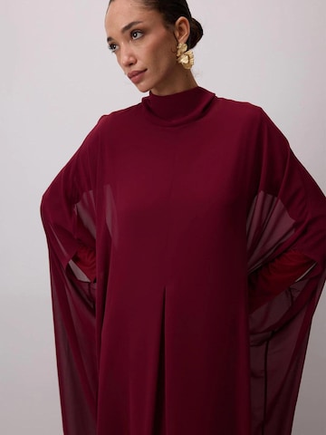 Touché Privé Kjole 'Bat Sleeve Chiffon Dress' i rød