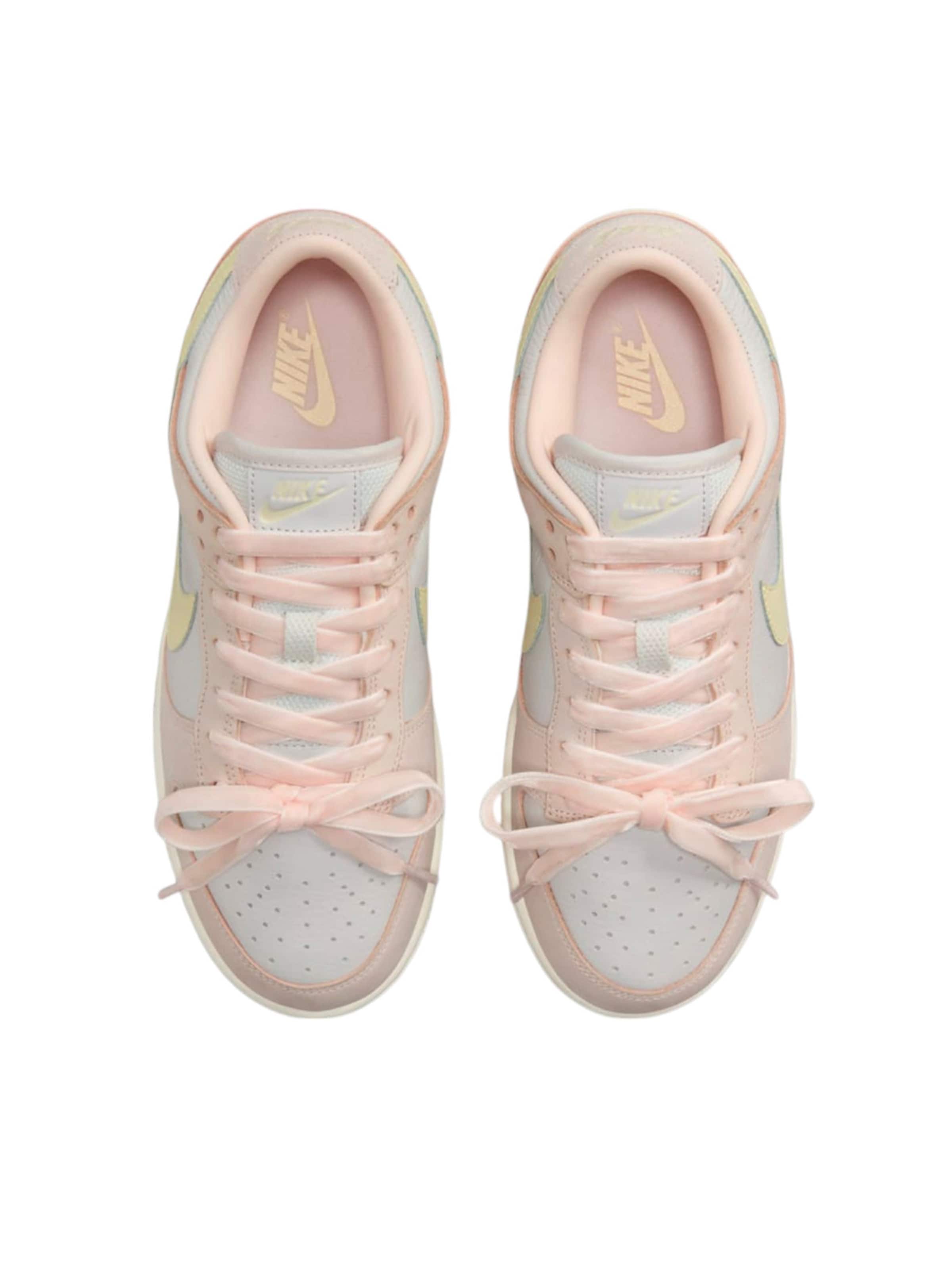 Nike Sportswear Sneaker in Pink
