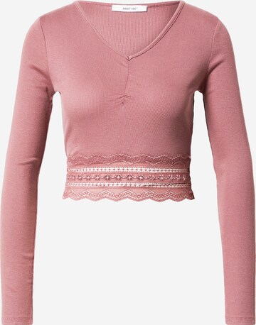 ABOUT YOU Shirt 'Nicola' in Roze: voorkant