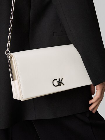 Borsa a tracolla di Calvin Klein in beige