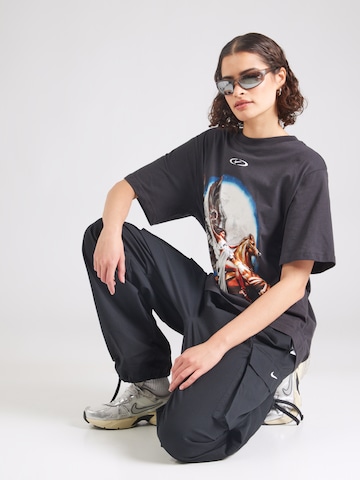 Nike Sportswear Μπλουζάκι 'ESSNTL SOARING' σε μαύρο