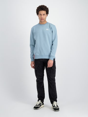 ALPHA INDUSTRIES Sweatshirt i blå