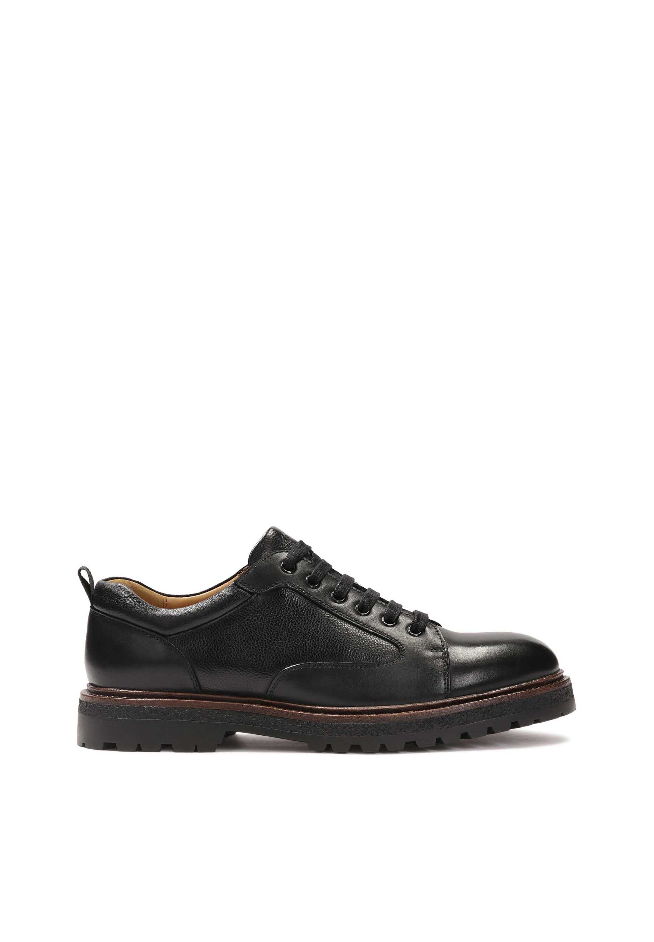 Scarpa stringata di Kazar in nero