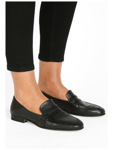 INUOVO Classic Flats in Black: front