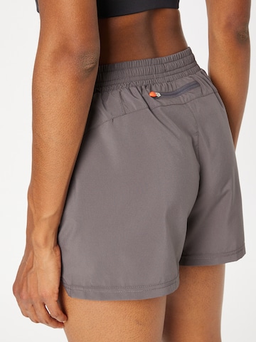 Regular Pantalon de sport Newline en gris