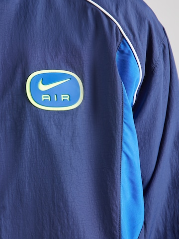 Nike SportswearPrijelazna jakna 'AIR' - plava boja