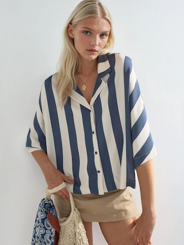 Busem - Blusa em azul: frente