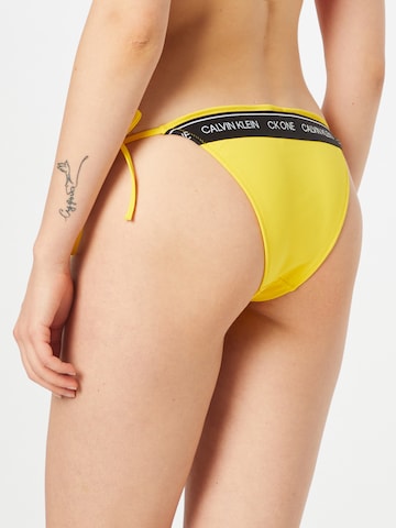 Calvin Klein Swimwear - Cueca biquíni em amarelo