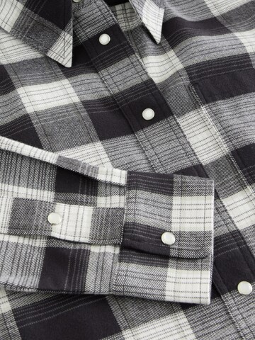 juoda Next Palaidinė