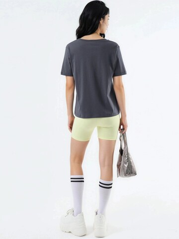 T-shirt Busem en gris