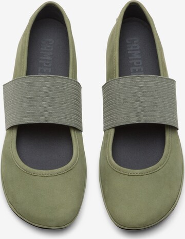 Ballerina con cinturino 'Right Nina' di CAMPER in verde