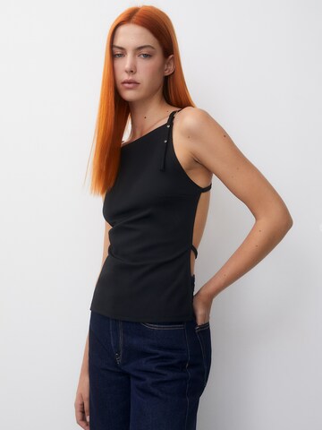 Top di Pull&Bear in nero: frontale