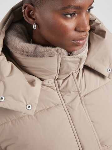 Abercrombie & Fitch - Chaqueta de invierno en marrón