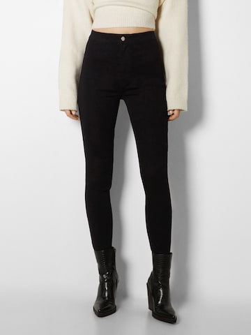 Bershka Skinny Jeans in Black: front