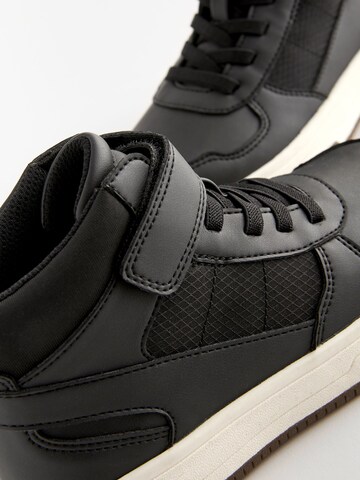 Next Sneaker i svart
