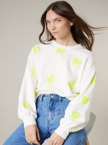 Sweat-shirt 'MITSIE' Deeluxe en jaune