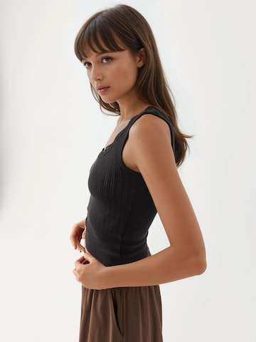 Top di Busem in nero