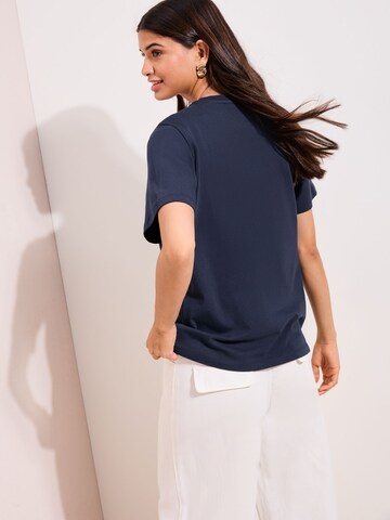 Tricou de la Friends Like These pe albastru