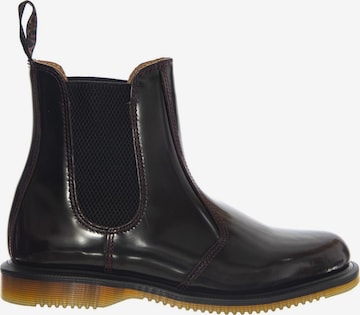 Bottes 'Flora Cherry Red Polished Smooth' Dr. Martens en noir : devant