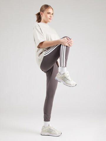 T-shirt fonctionnel 'Essentials Contemporary' ADIDAS SPORTSWEAR en blanc