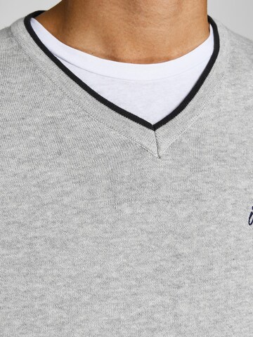 JACK & JONES - Pullover 'Tons' em cinzento