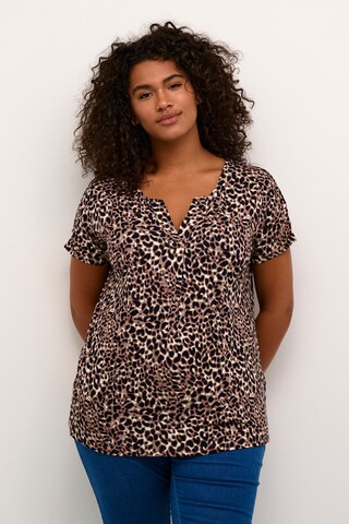 T-shirt 'Charlotta' KAFFE CURVE en beige : devant