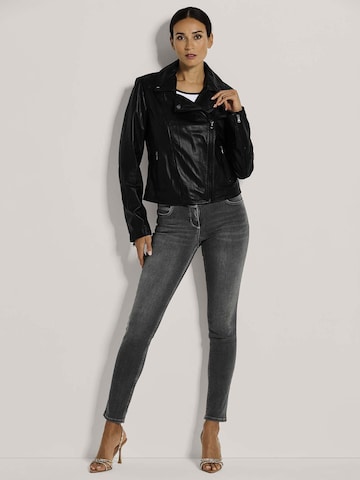 MADELEINE Jacke in Schwarz