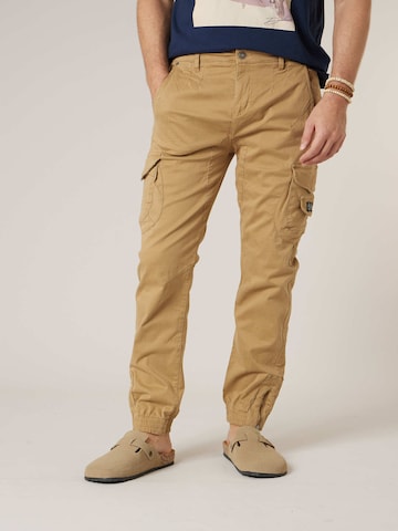 Effilé Pantalon cargo 'Garden' Deeluxe en beige : devant