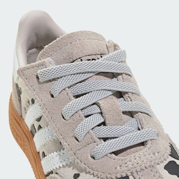 ADIDAS ORIGINALS - Sapatilhas 'Handball Spezial' em cinzento